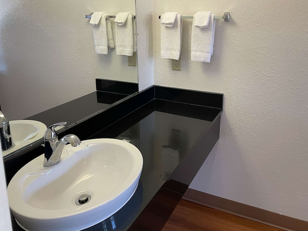 Motel6 Cameron, MO 26/29