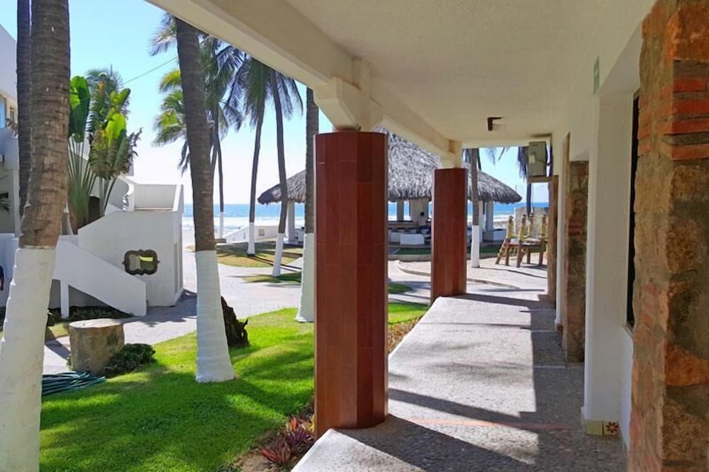 Canadian Resorts Acapulco 27/34