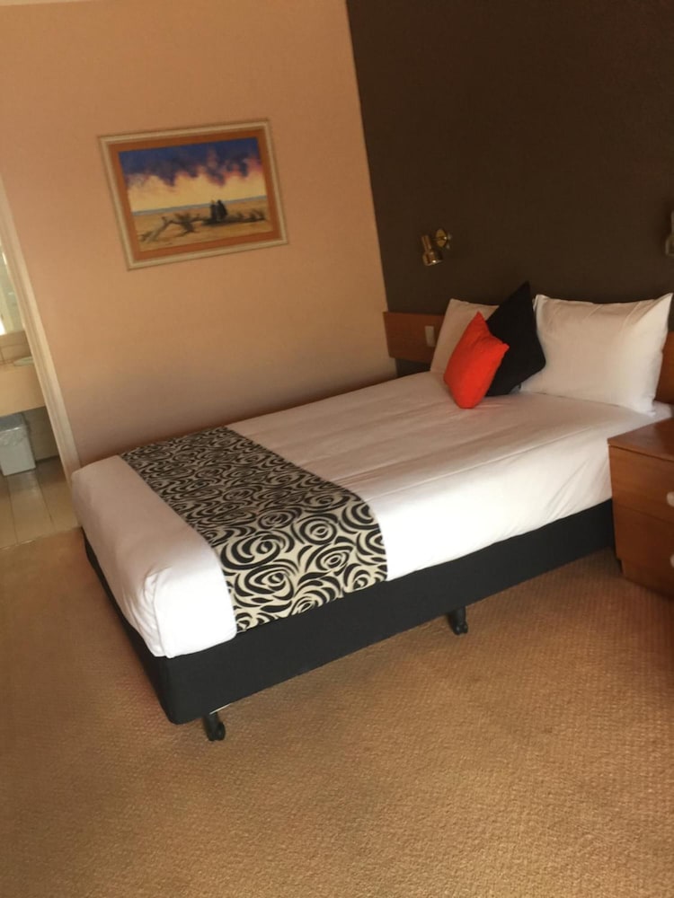 Philadelphia Motor Inn 13/22