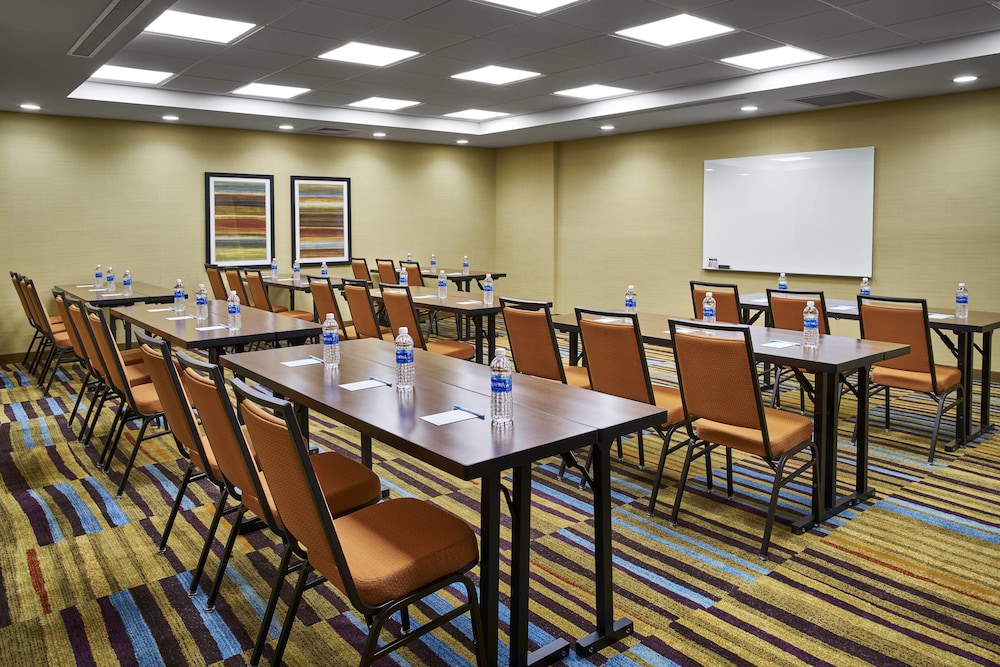 Fairfield Inn Suites Alexandria 32/35