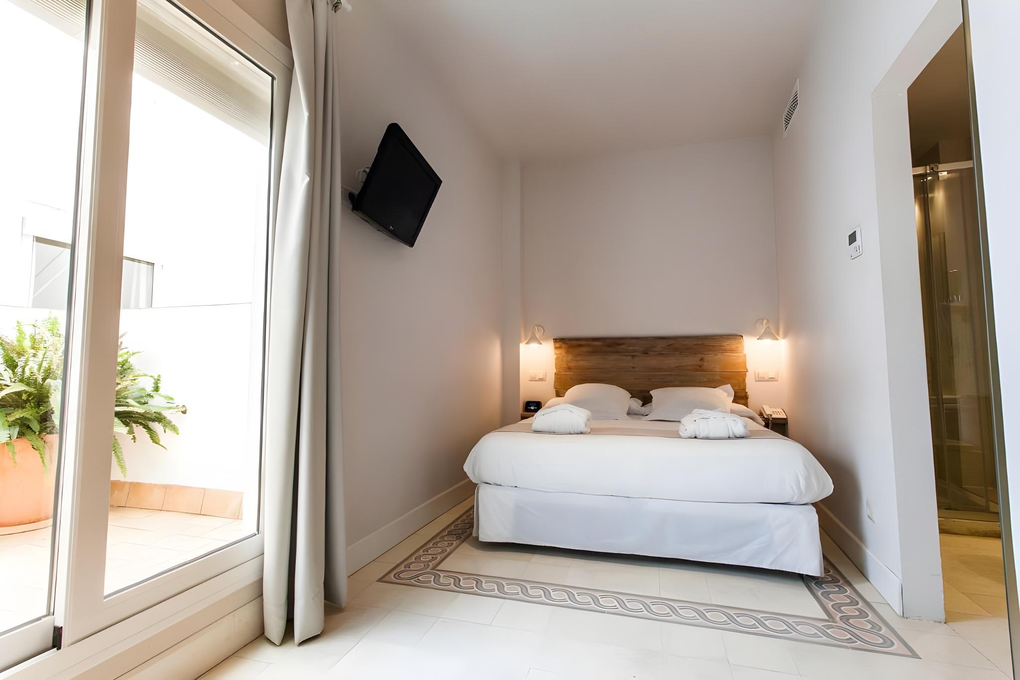 Deluxe, Double Bed, Patio