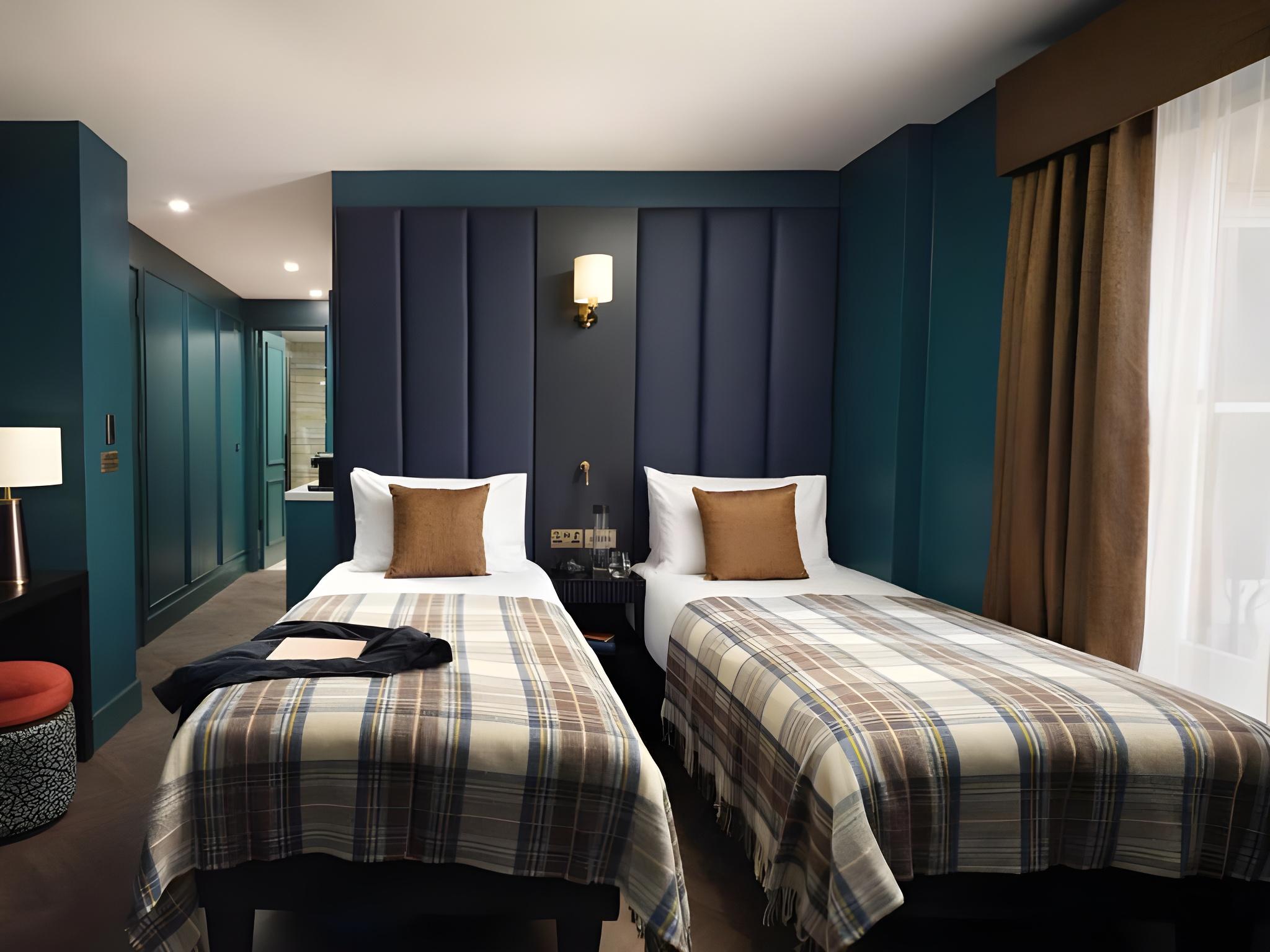 Club, Junior, Studio, Twin Beds