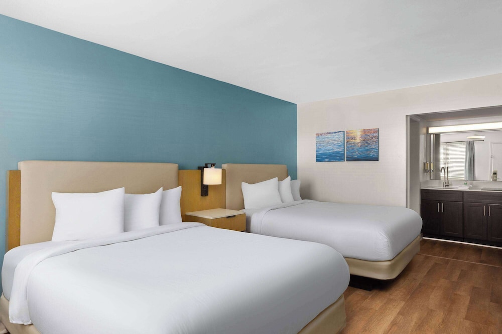 Efficiency, 2 Queen Beds