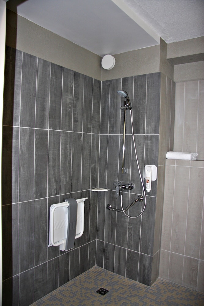 Ibis Toulouse Purpan 25/73