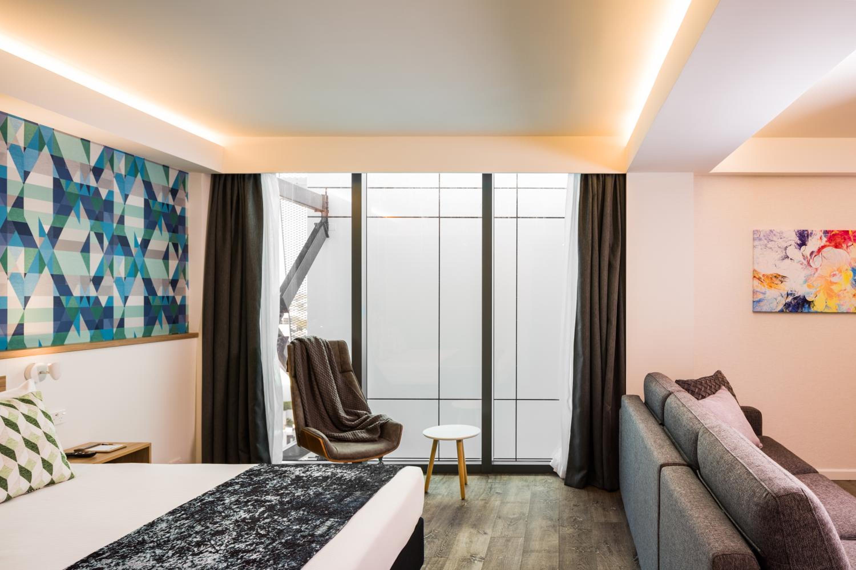 STUDIO, KING BED, SOFA