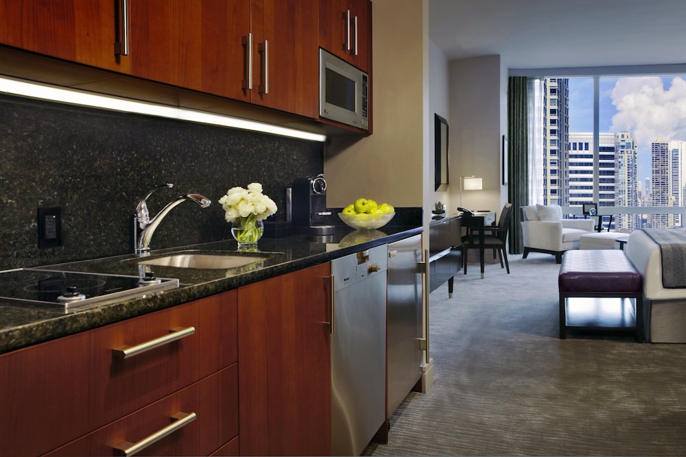 Trump International Hotel & Tower Chicago 14/84