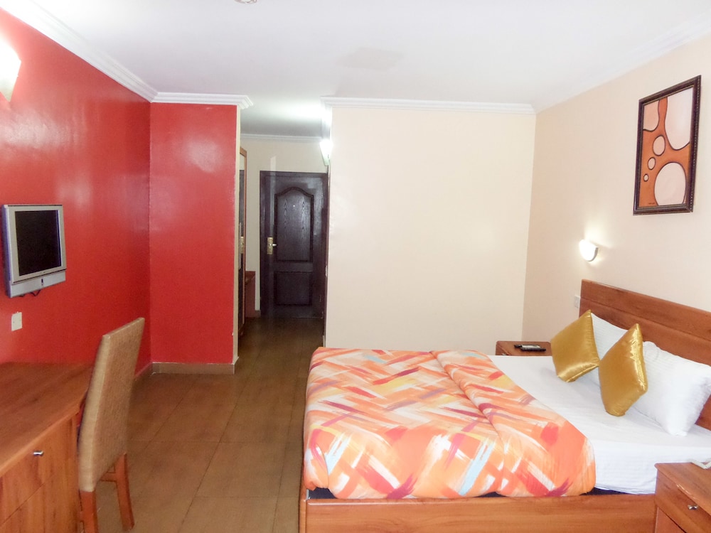 Le Real Hotel 8/56