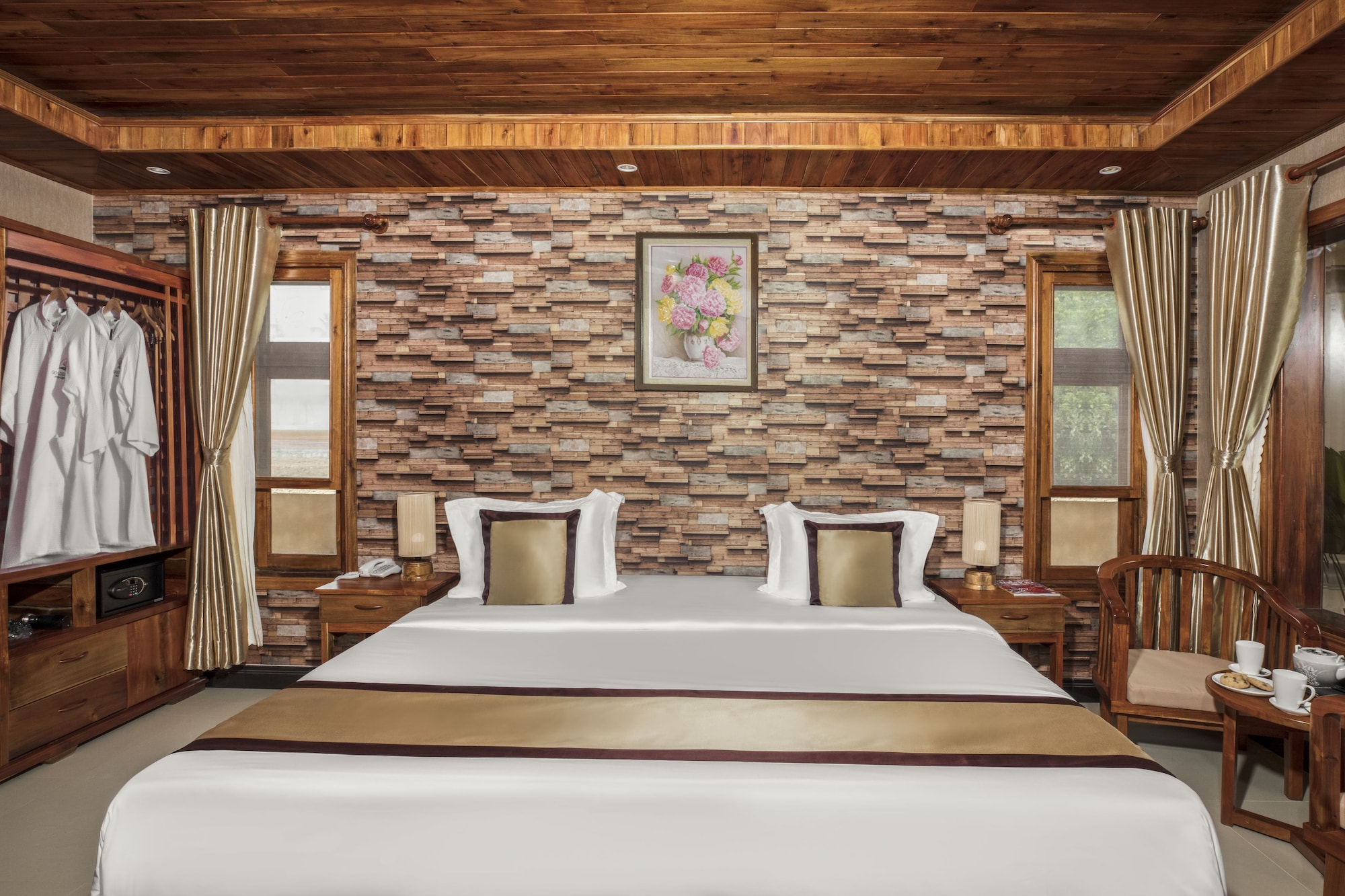2 BEDROOMS, CONNECTING, FAMILY
