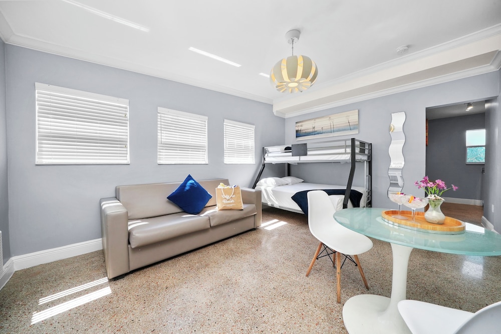Hollywood Beach Suites Hostel Hotel 47/75