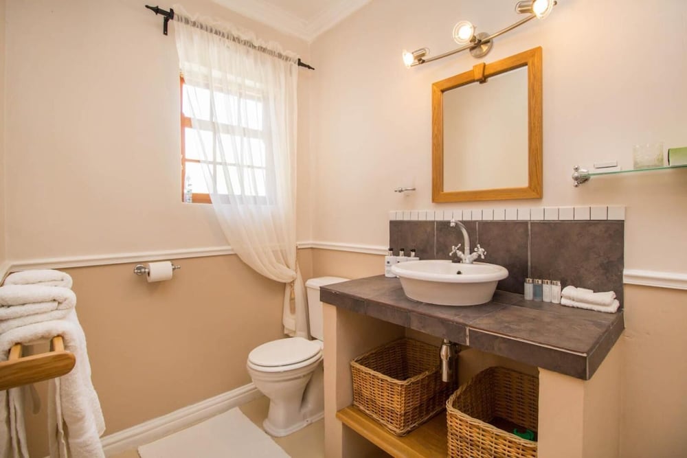 Montagu Vines Guest House 45/50