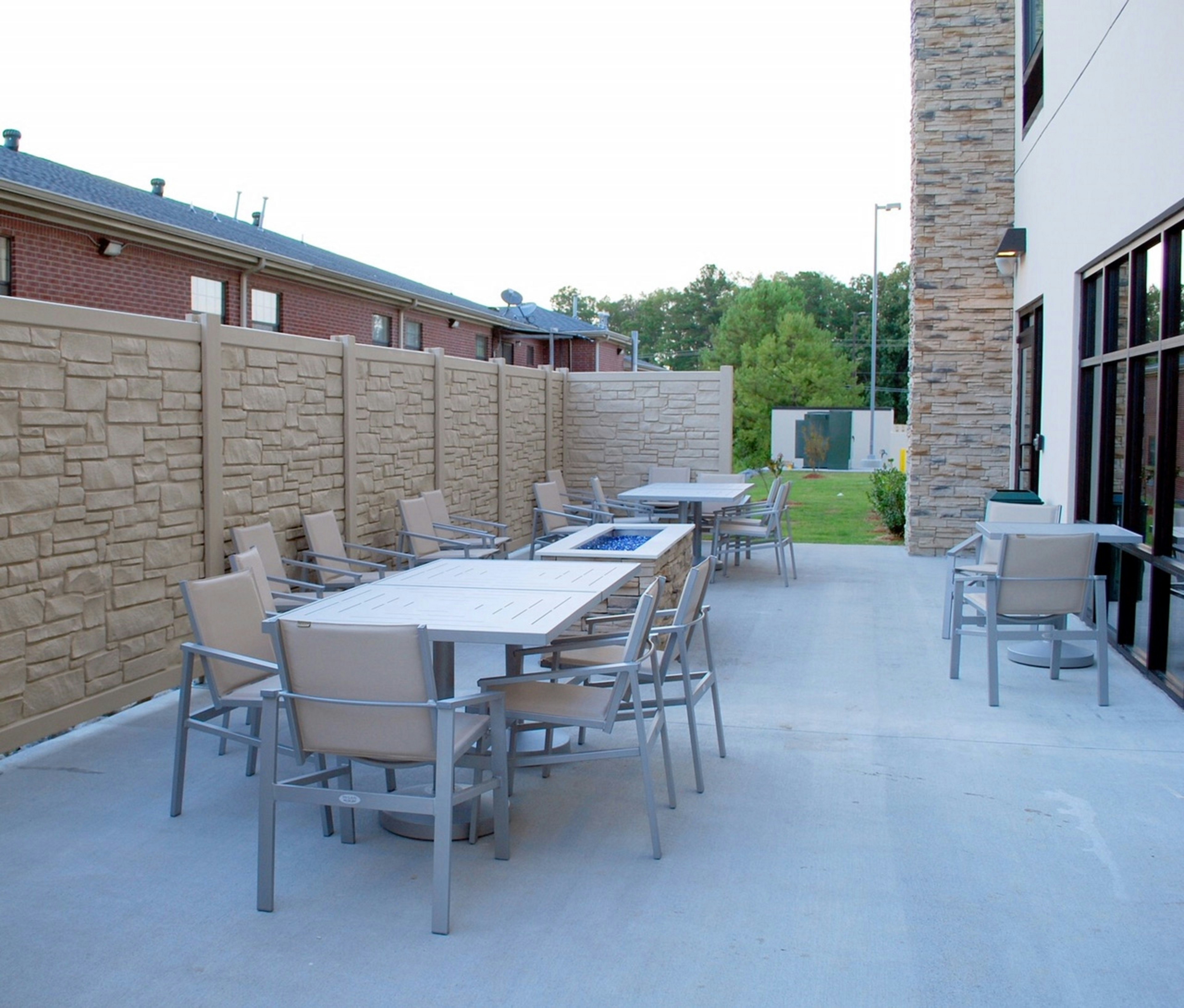 Holiday Inn Express & Suites White Hall 71/72