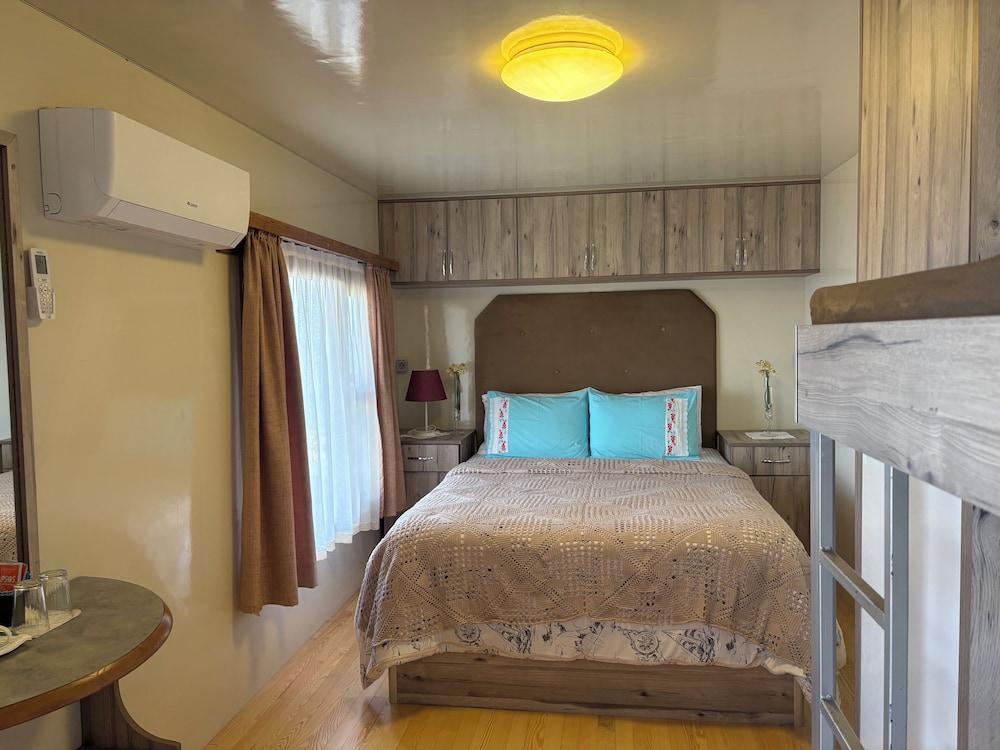 Lipsos Hotel 5/41