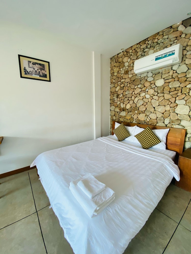 Saravoan Hotel Kep 25/65