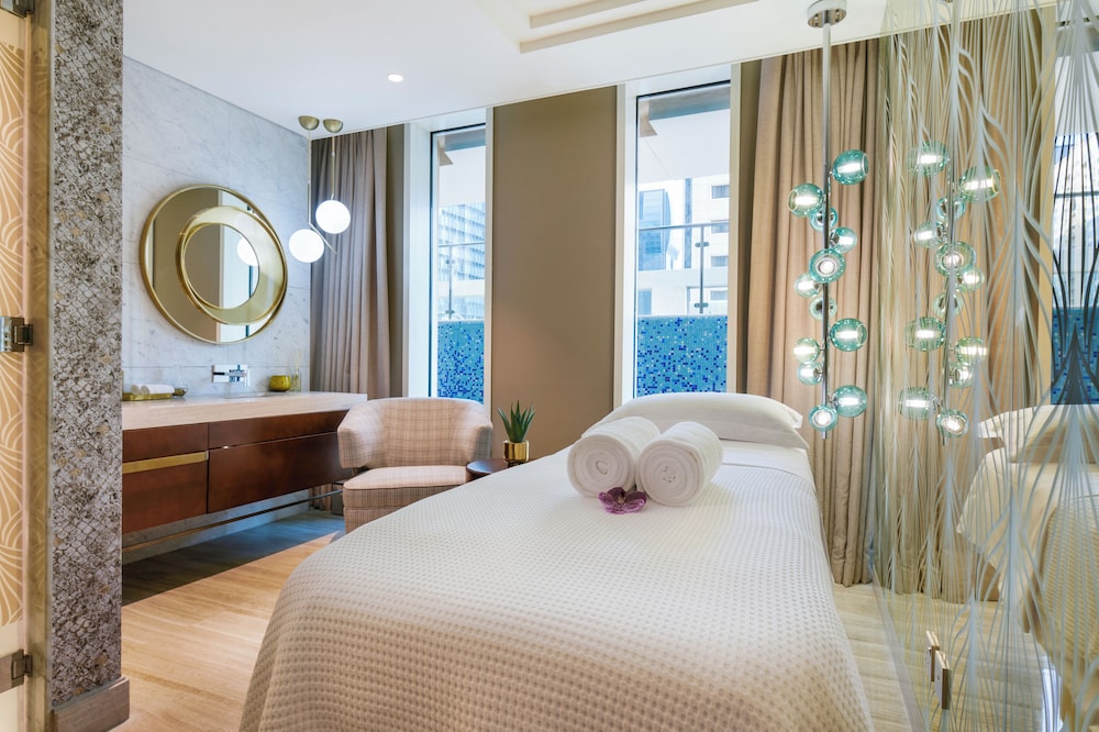 Wyndham Grand Doha West Bay Beach 30/57