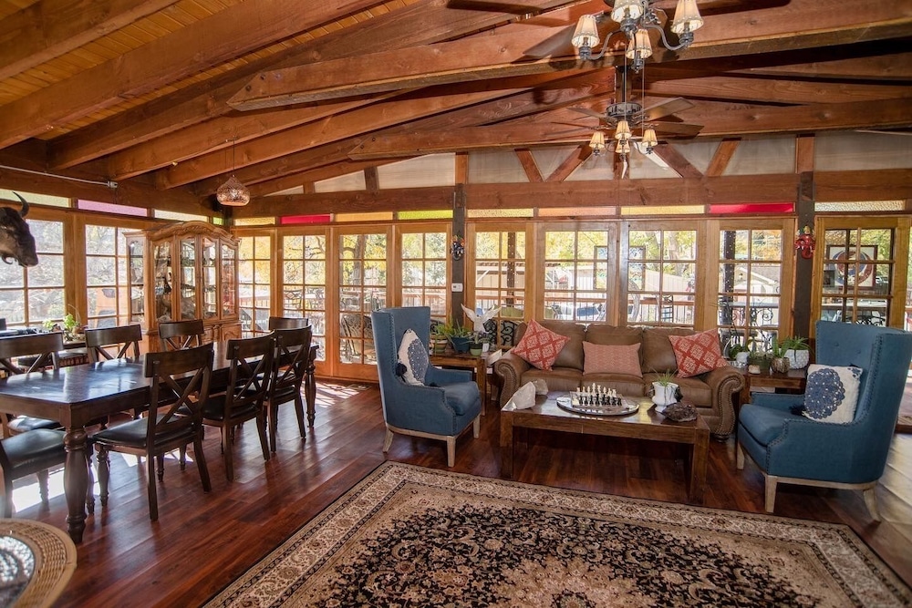 Cliff House Lodge Bed and Breakfast 38/72