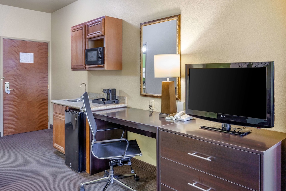 Sleep Inn & Suites Hewitt - South Waco 26/29