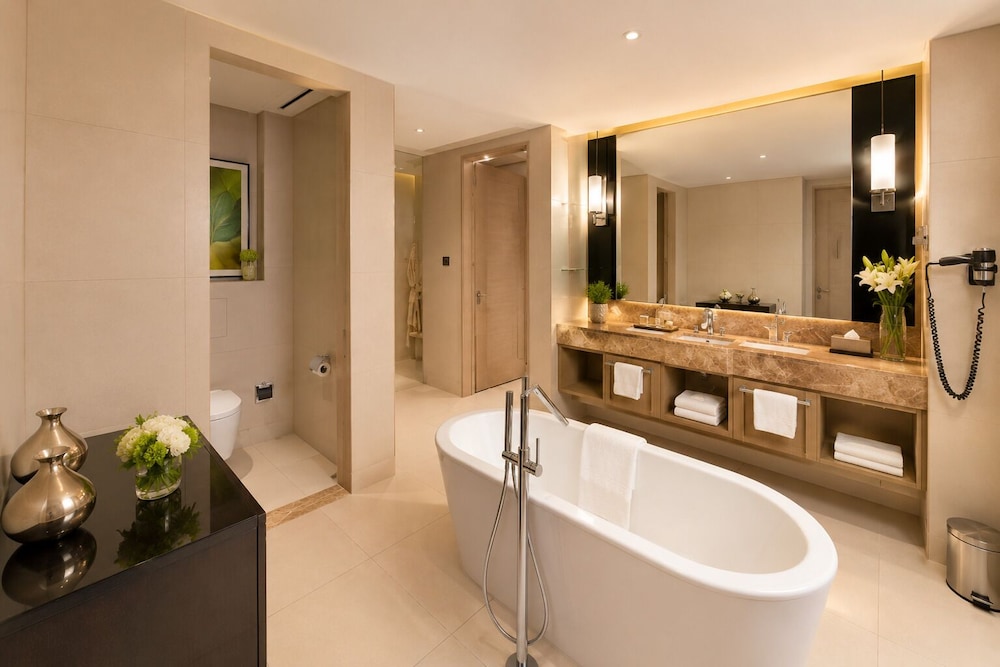 Dusit Thani Abu Dhabi 45/45