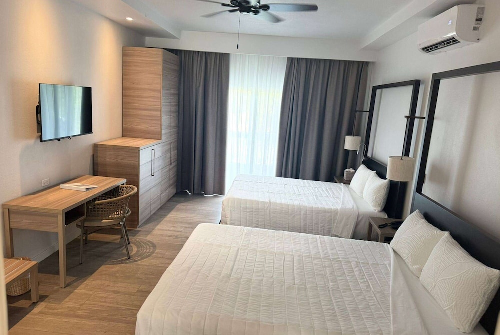 Studio, 2 Queen Beds, Pool Side
