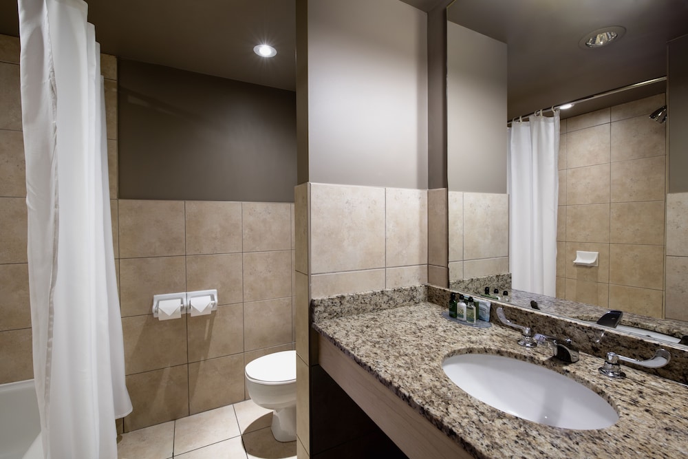 DoubleTree by Hilton Kingston 11/67