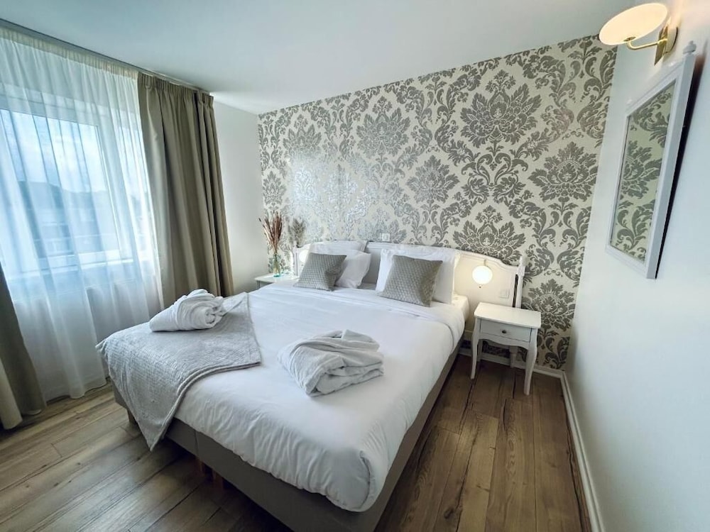 Classic, King Bed