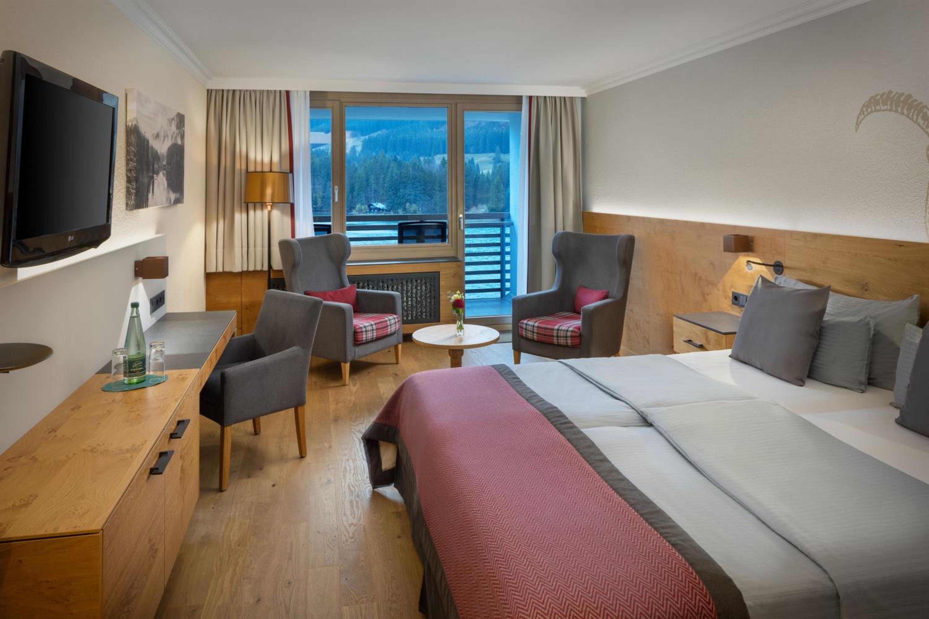 Grand, Deluxe, King Bed, Lake View, Balcony