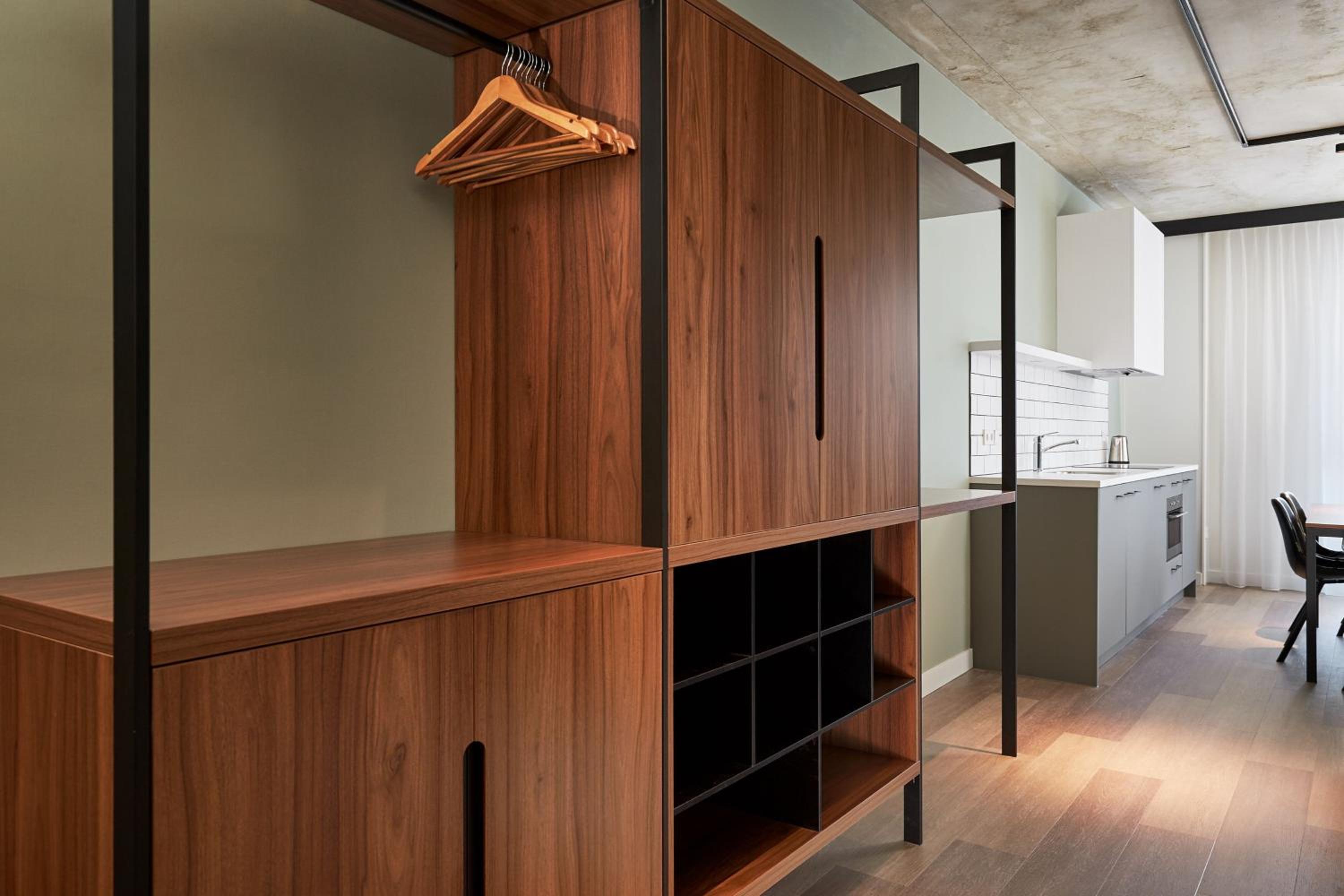 شقة عائلية بسرير كينج بغرفة نوم واحدة مع أريكة، Corendon Apartments Amsterdam Schiphol Airport Hotel 5/7