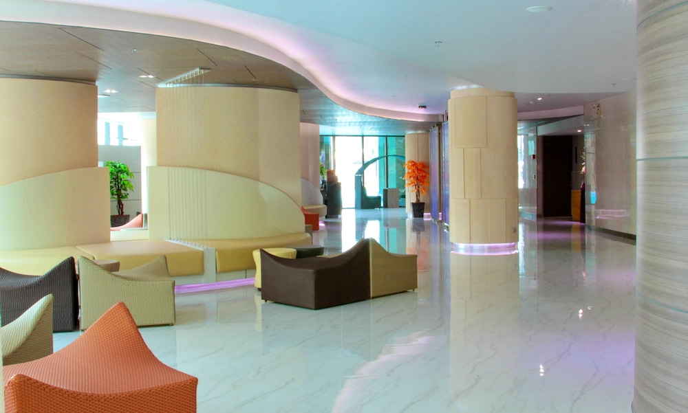 Lobby at Pattaya Discovery Beach Hotel, PATTAYA