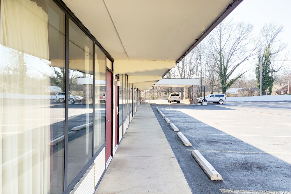 Paris Inn and Suites 4/40