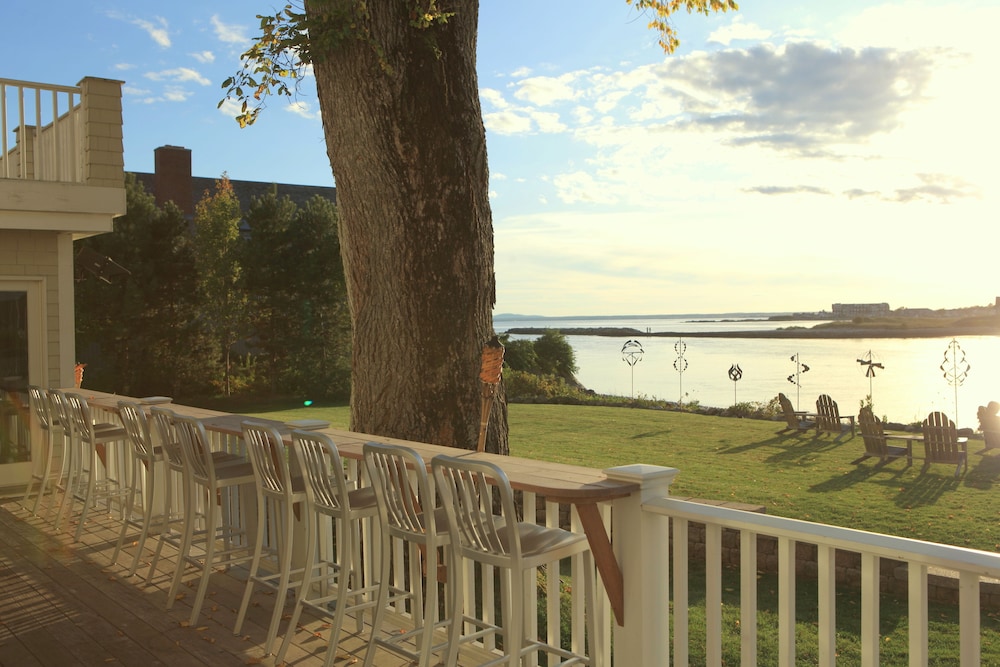 The Breakwater Inn and Spa 41/47