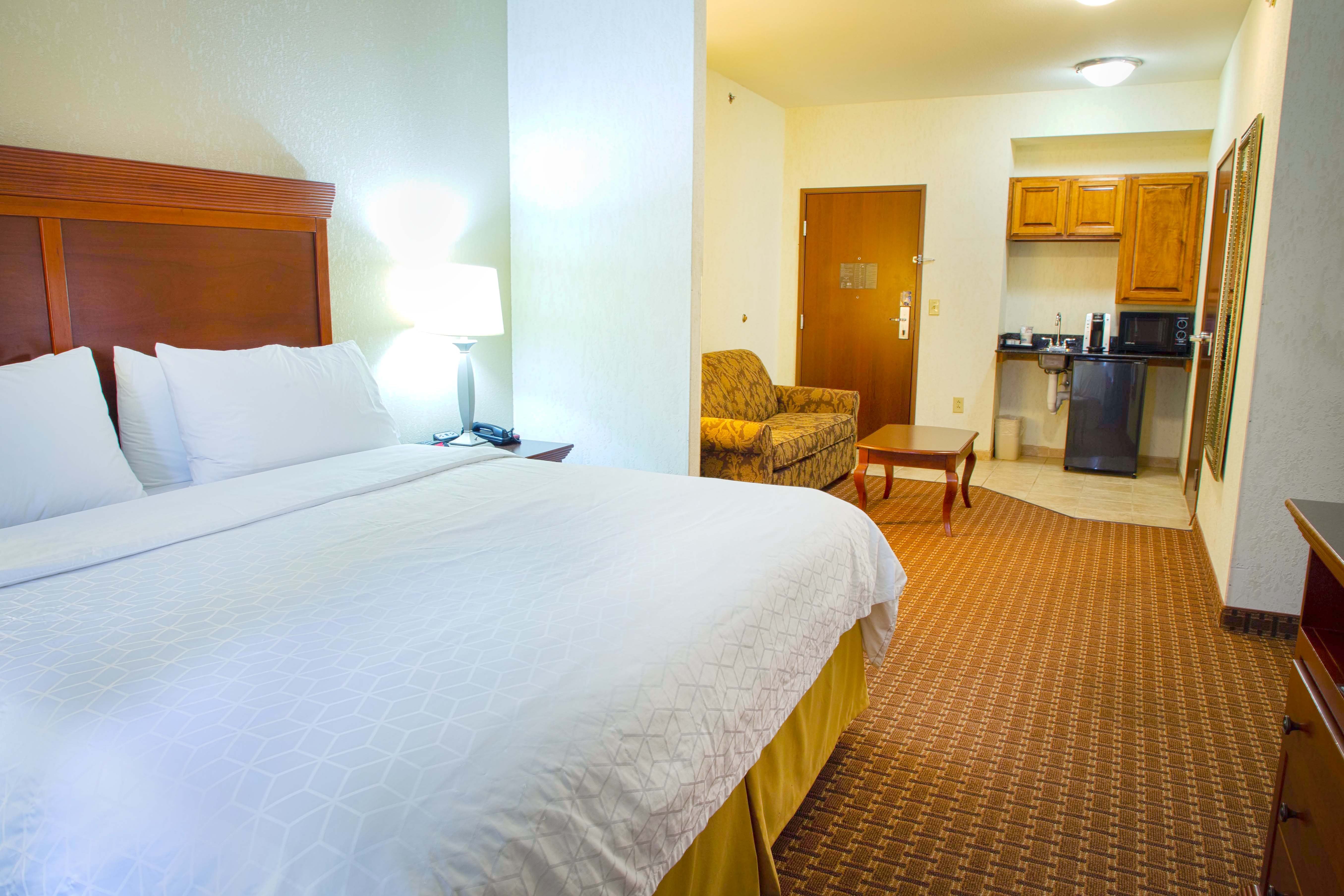 Holiday Inn Express Hotel And Suites Center Tx 17/76