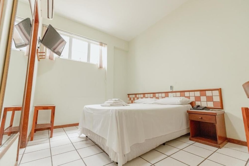 HOTEL METROPOLITANO 4/26