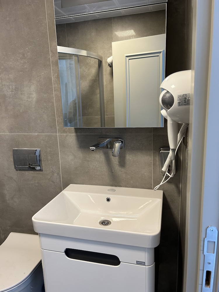 Sam Hotel 47/48