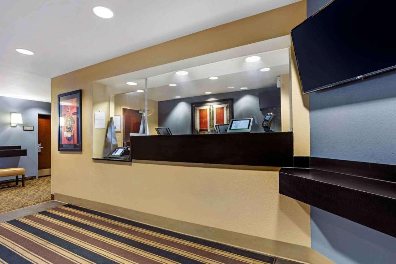 Lobby at Motel6 Suites Fishkill Westage Center, NY, FISHKILL - NY