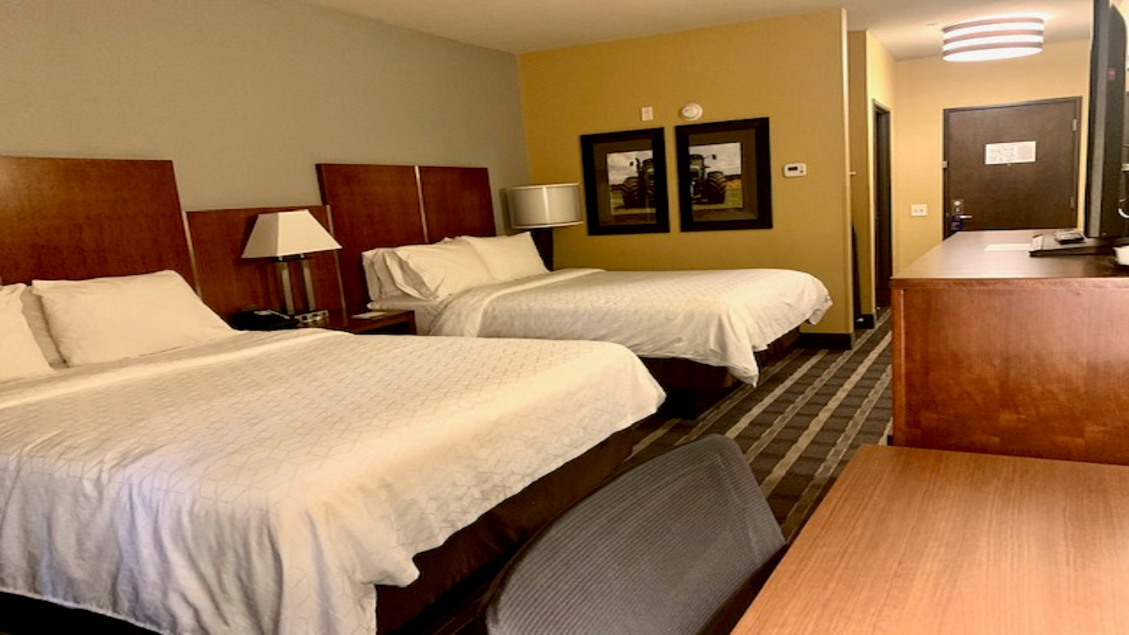 Holiday Inn Express Hotel and Suites Perry-National Fairground Area 16/68