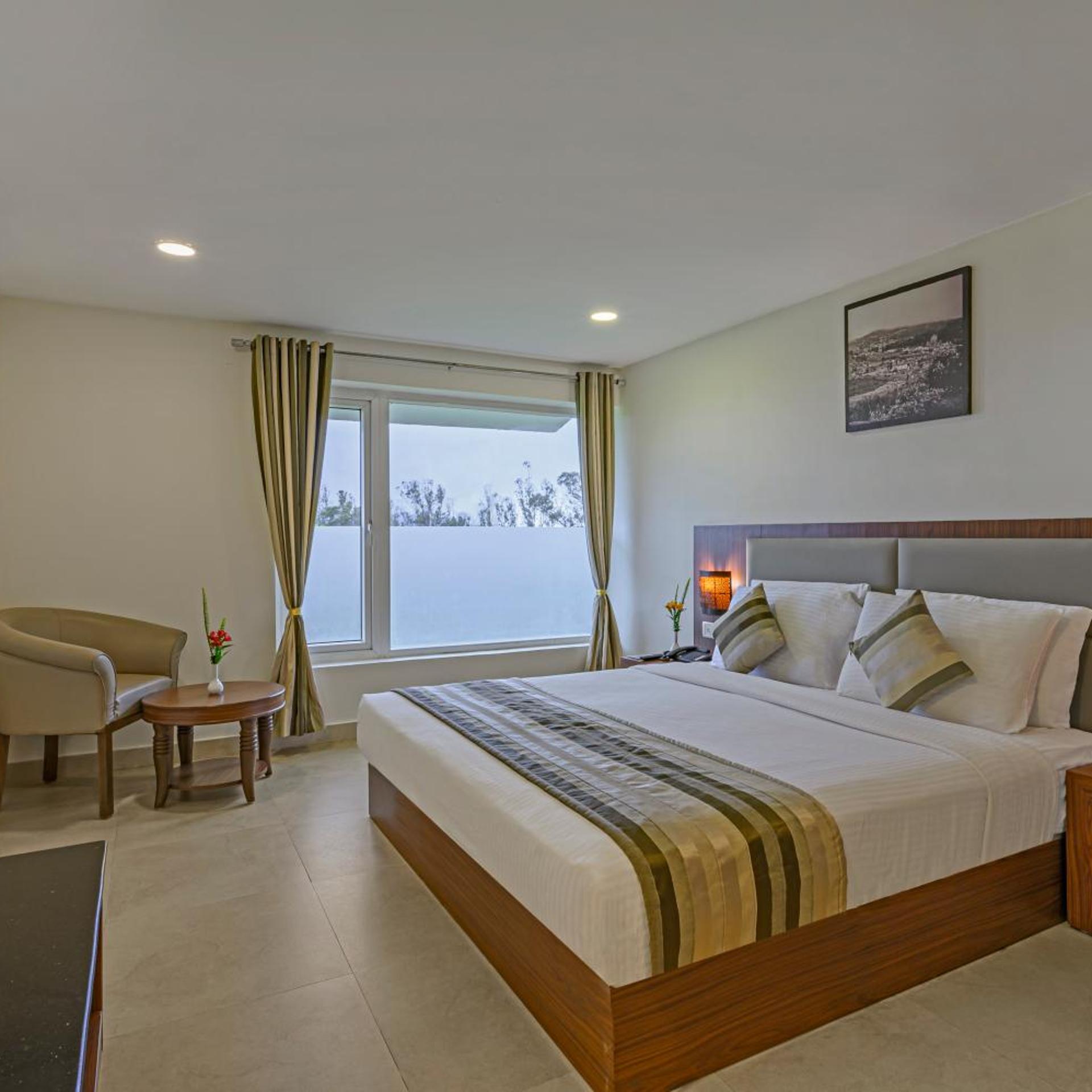 2 Bedrooms, Family Suite, King Bed, Valley View
