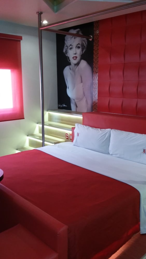 Hotel Hollywood 11/38