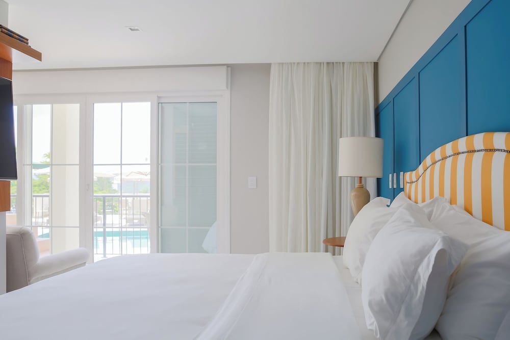 Pool Flat, King Bed