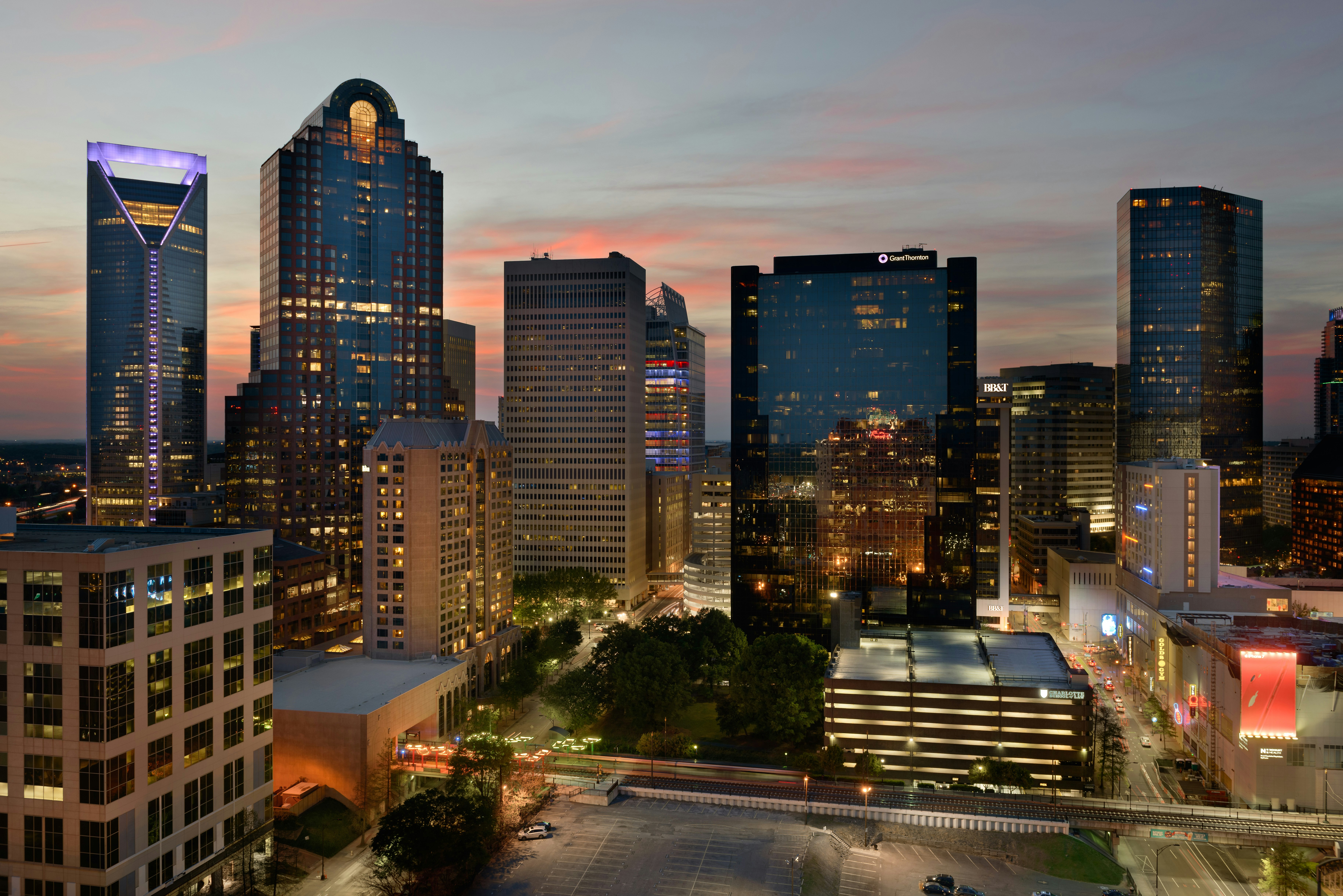 Hilton Charlotte Uptown (ex Hilton Charlotte Center City) 77/82