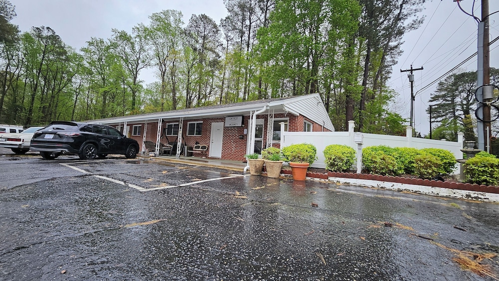 Budget Inn 10/16