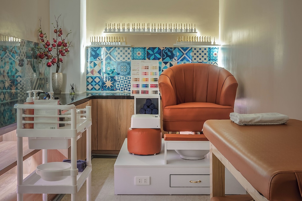 SAZI Resin Hotel - Free Nails/HairWash 33/50