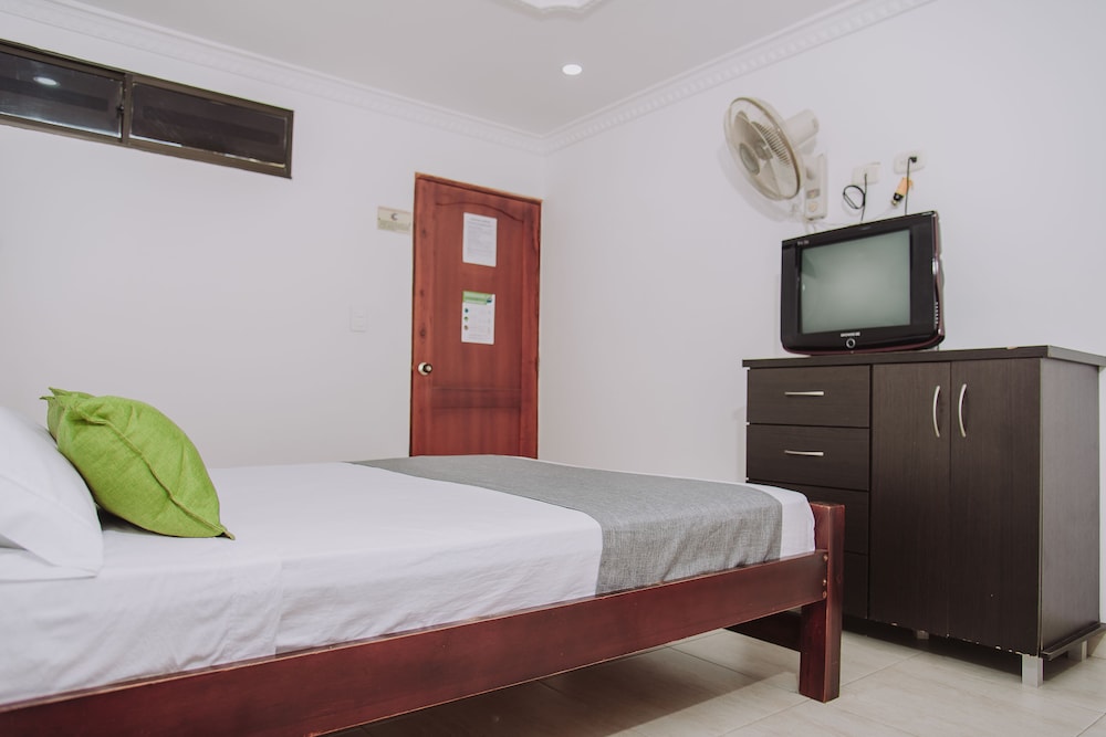 ROOM, DOUBLE BED