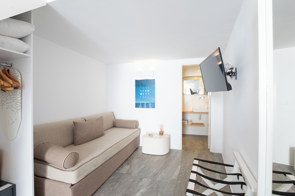 Mytheo Luxury Studios 33/50