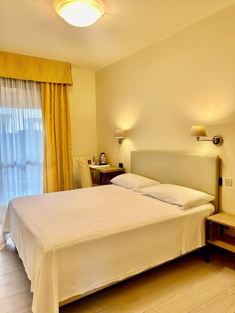 SUPERIOR, DOUBLE BED