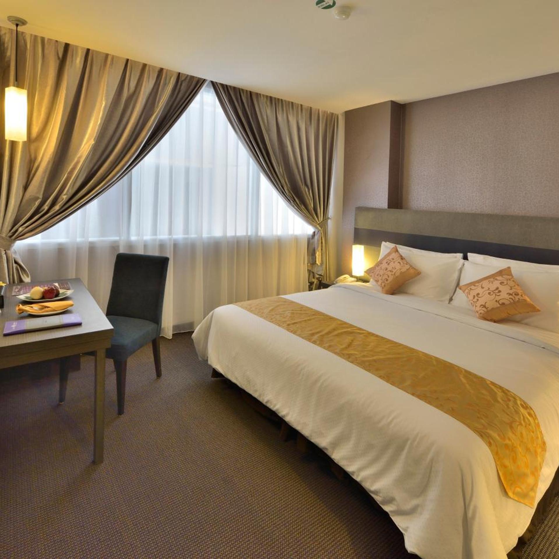 DELUXE, DOUBLE BED