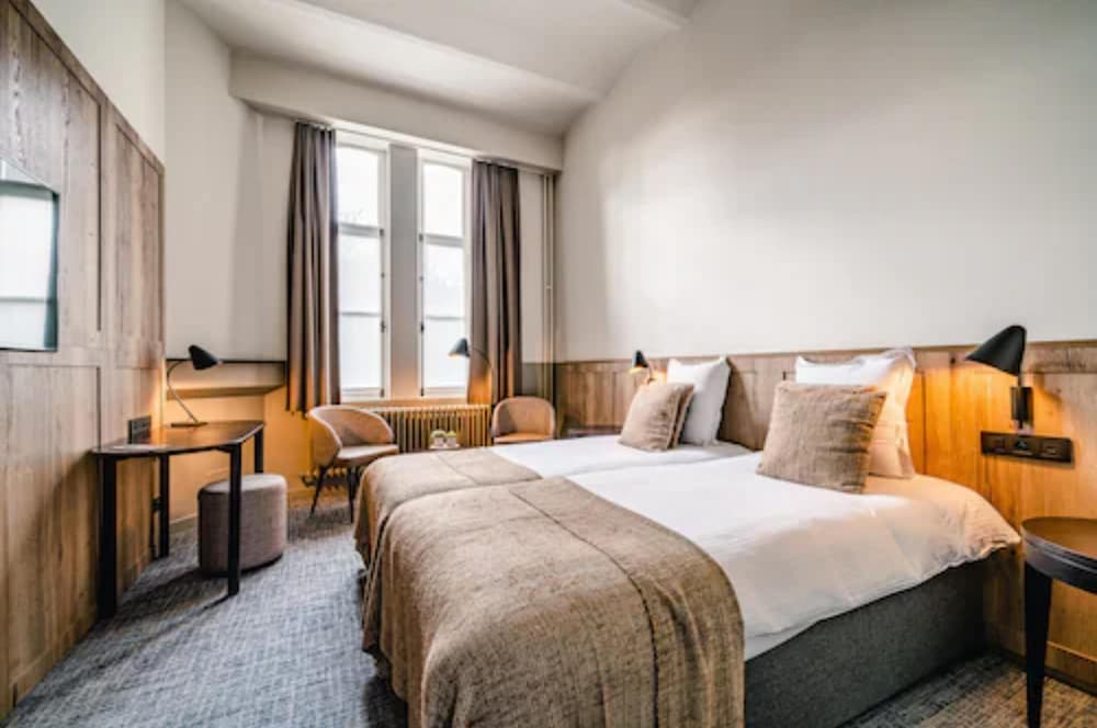 PREMIUM, DOUBLE OR TWIN BED