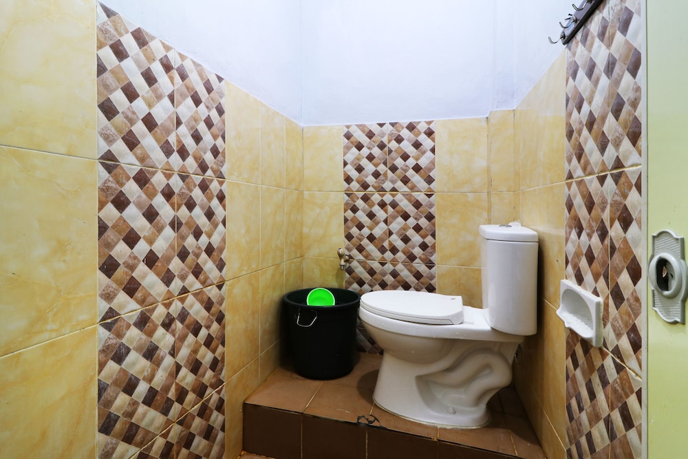 Ombey Guest House by ZUZU 20/20