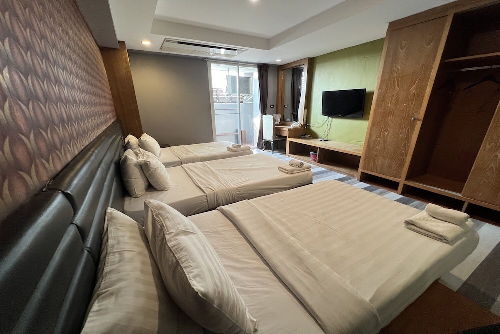 ROOM, TRIPLE