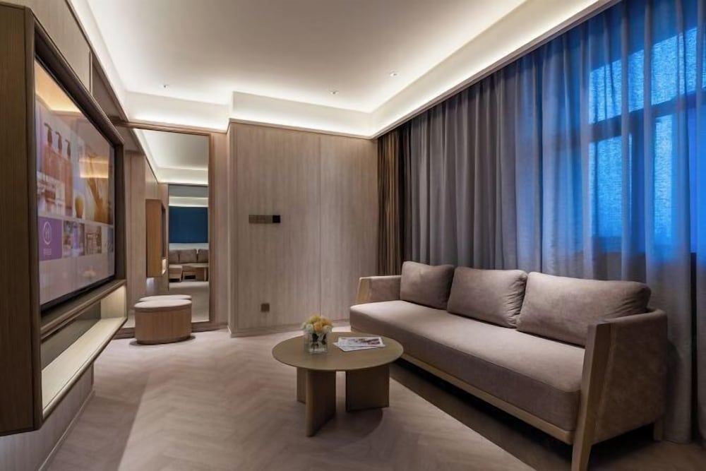 Orange Crystal Hotel (North the Bund East Daming Road) 47/59