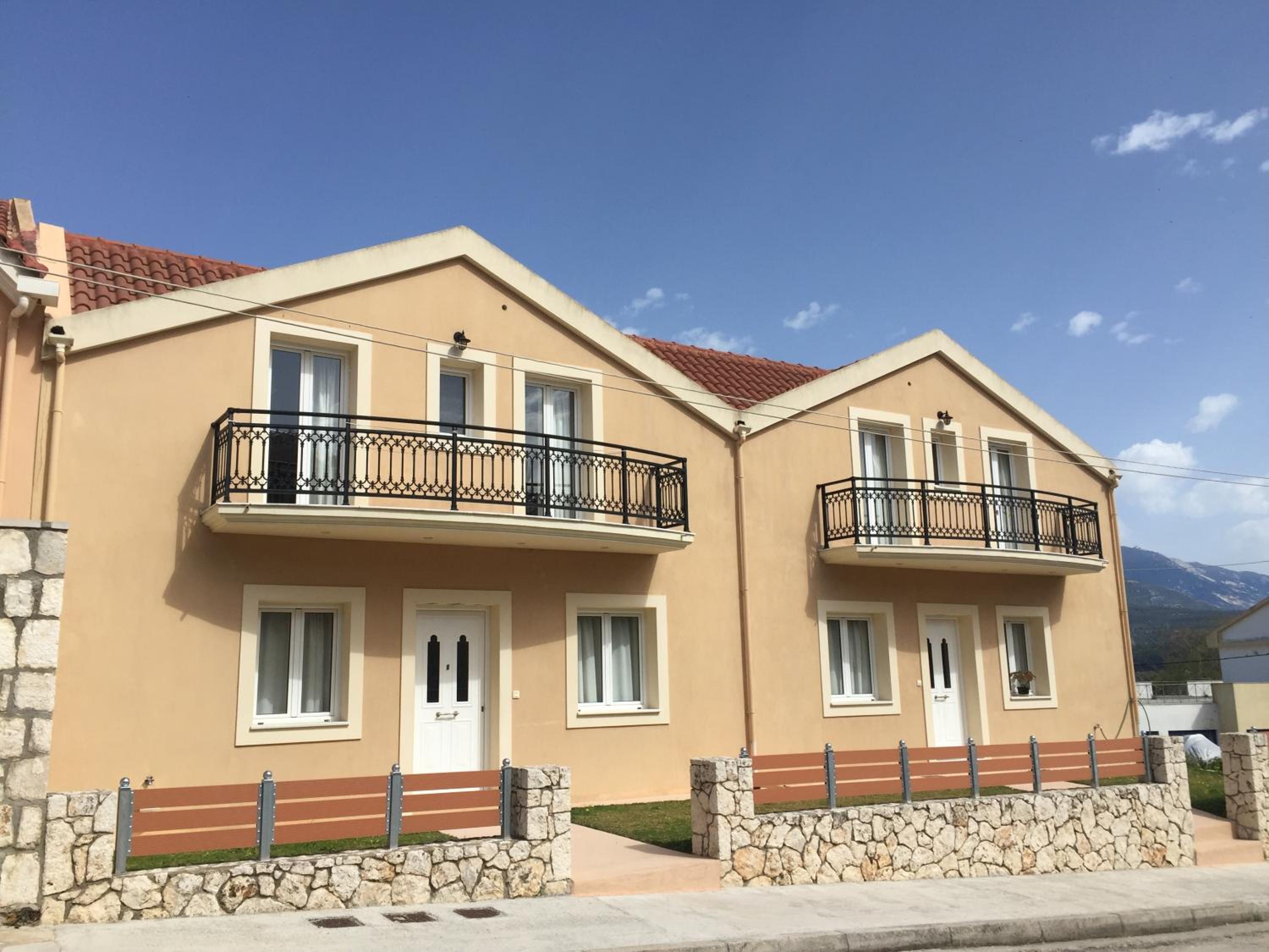 Helianthus Apartments 1/15