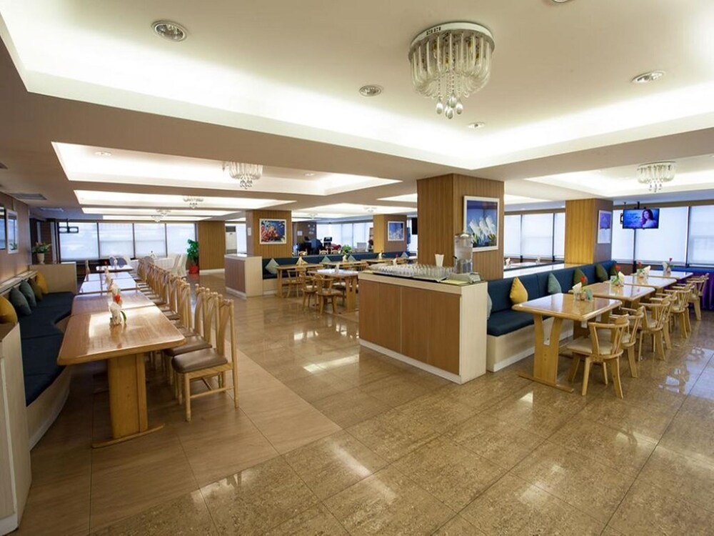 Bay Hotel Srinakarin 8/55